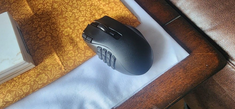 Computer Mouse Razer Naga V2