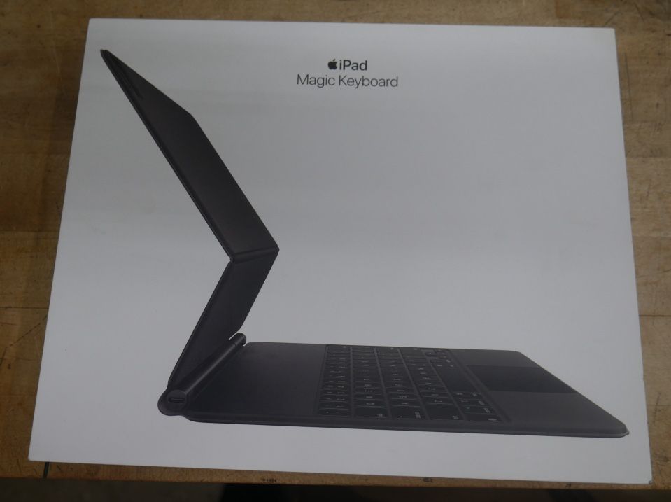 Apple Magic Keyboard for 12.9-inch iPad Pro MXQU2LL/A - BLACK. USED. TESTED. IN A GOOD WORKING ORDER