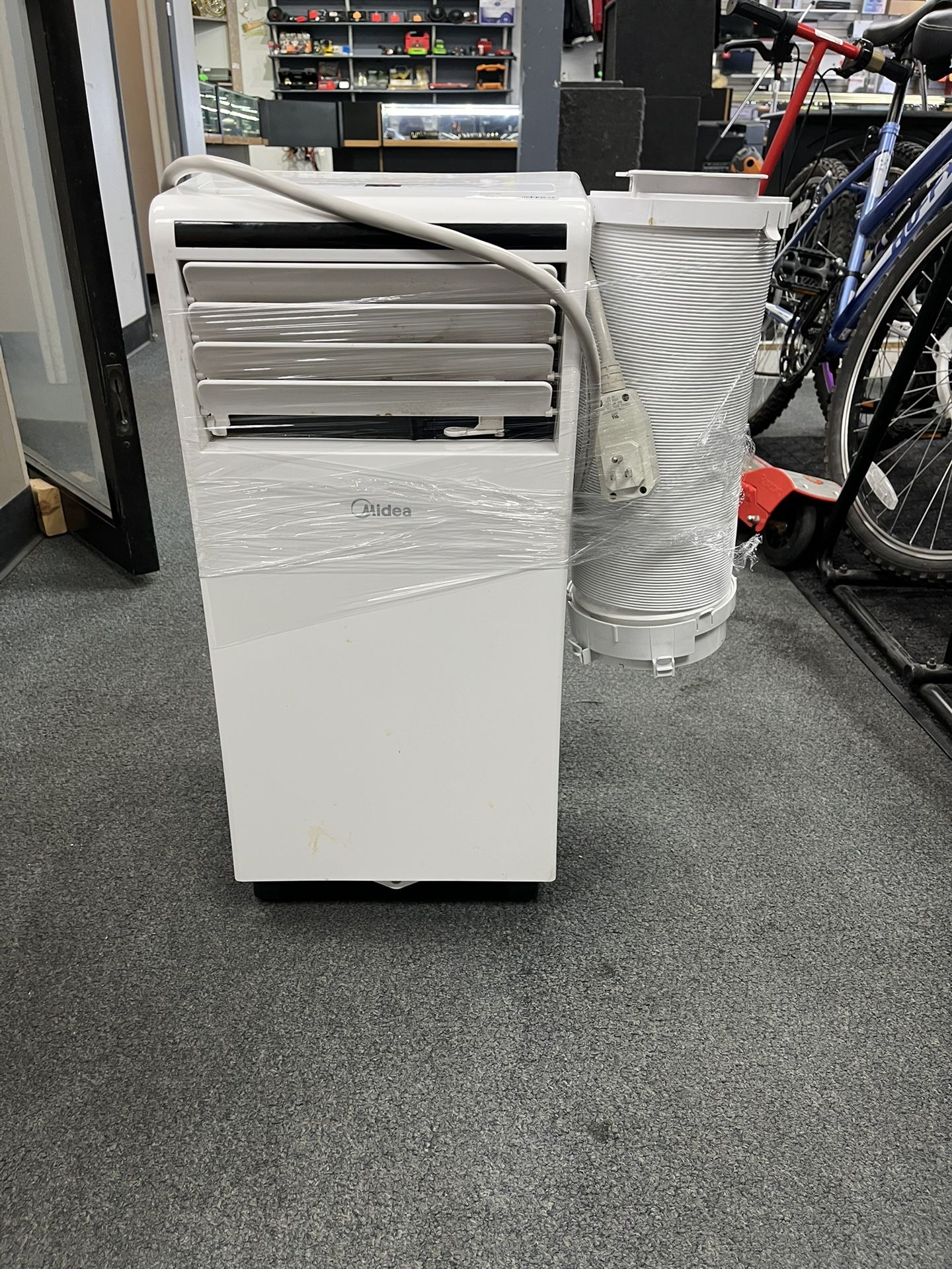 Midea Portable Air conditioner 5000btu (837943-1)