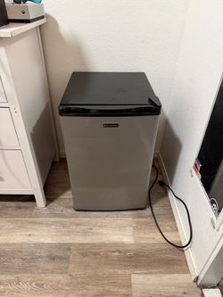 Mini fridge