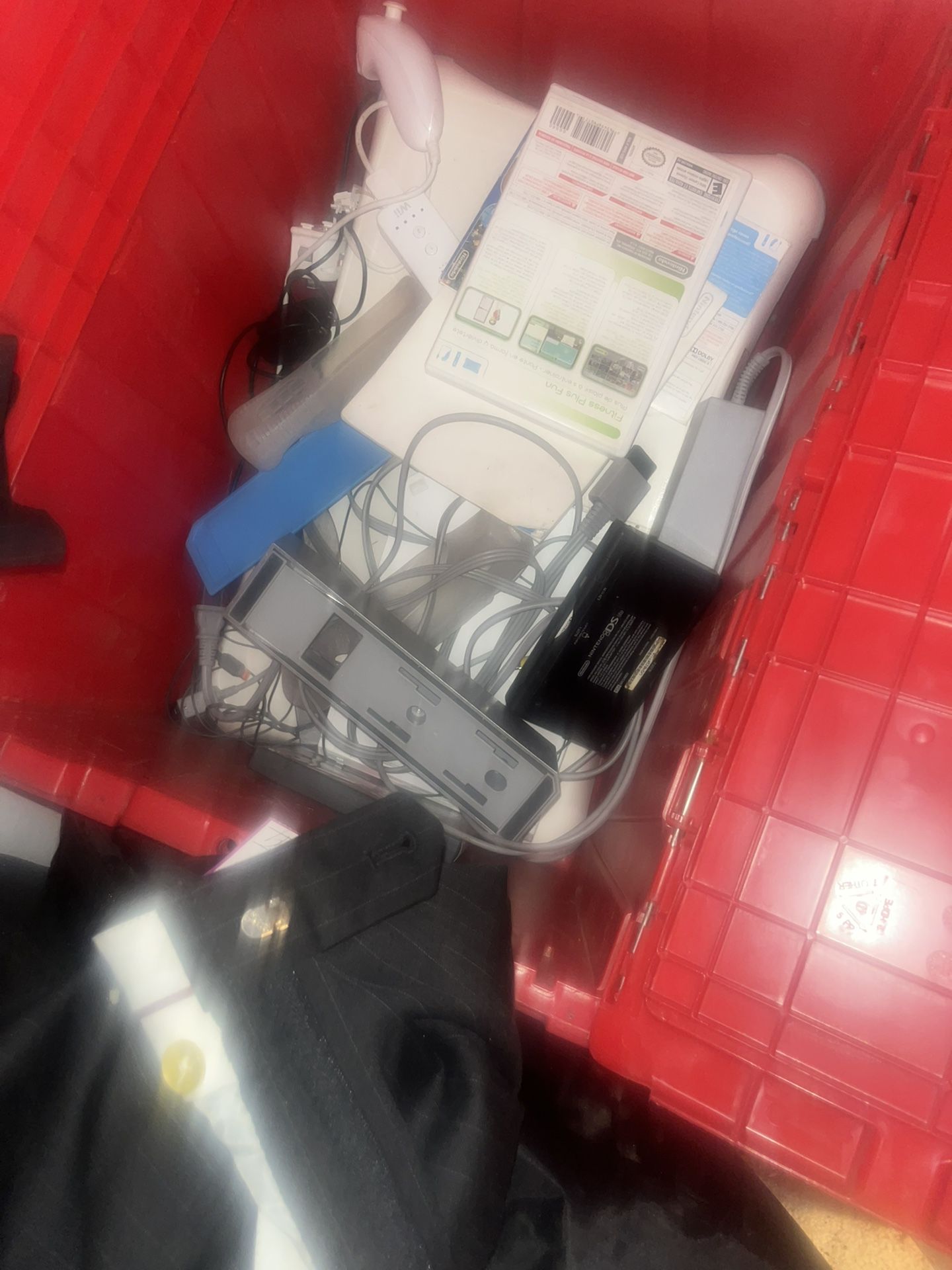 Wii Game Console And Acccesstoies 