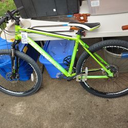 2016 Diamondback Axis XE 27.5 Shimano Suntour Bike 20" Frame