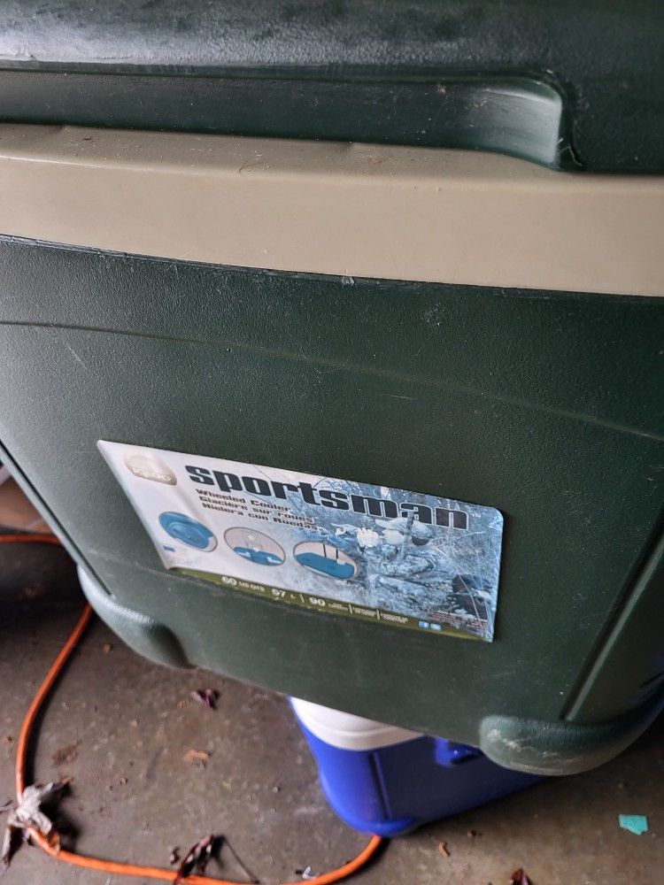 Sportsman Like New Cooler/rolling/handle