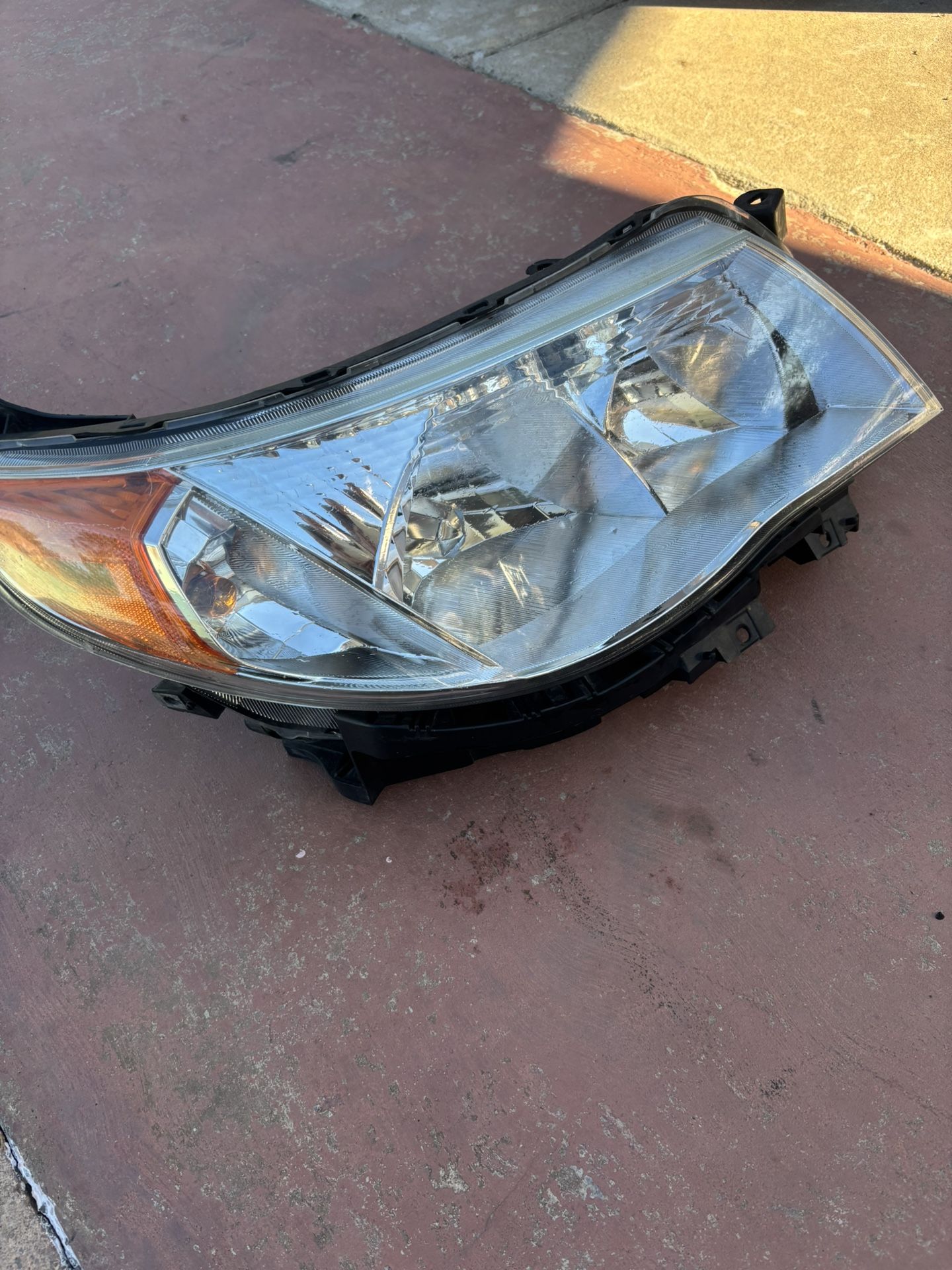 RIGHT HEADLIGHT 2009-2013 SUBARU FORESTER 2.5