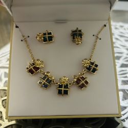 BRAND NEW MACCYS BRAND NECKLACE AND EARRINGS 