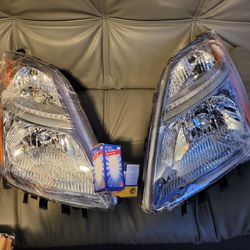 2007-2009 Prius Headlight Assembly And Bulbs Brand New
