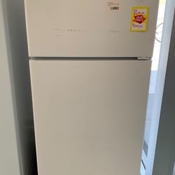 BRAND NEW HOTPOINT HPS15BTHRWW REFRIGERATOR