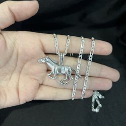 925 Sterling Silver Big Running Horse Caballo Pendant & Figaro Chain
