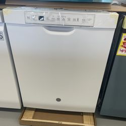 GE® ENERGY STAR® Front Control with Stainless Steel Interior Dishwasher with Sanitize
