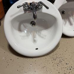 Pair of 19” Bathroom Sinks w/ Faucets – Fully Working