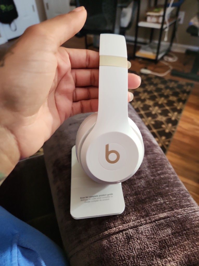 BEATS SOLO 4