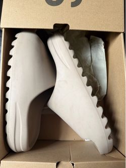 Yeezy Slide Pure
