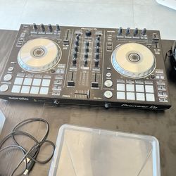  Pioneer  DDJ-SR2.   Dj