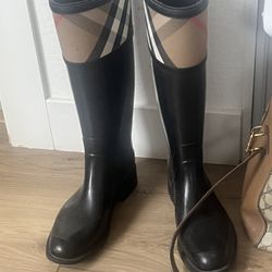Authentic Burberry Woman Rain Boots Size 7.5 Used Once