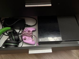 Xbox one with controller & headset