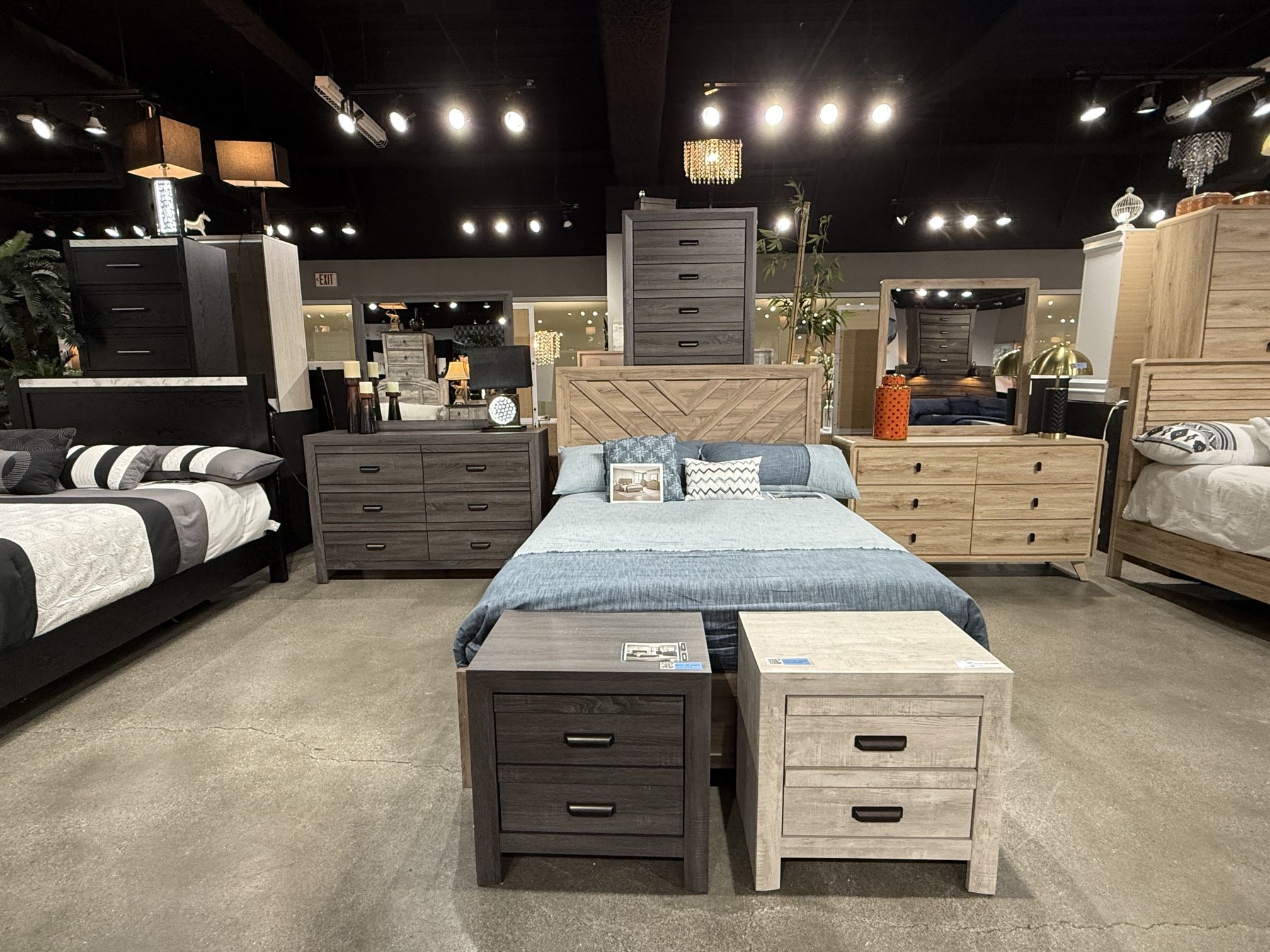 4PC Queen Bedroom Set 🍁 Available In 3 Colors 