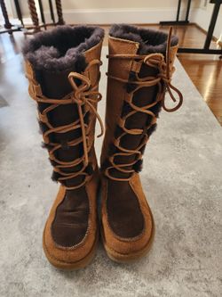 UGG Whitley Brown Sheepskin Lace Up Womans US Size 6