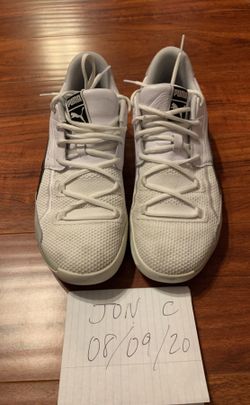 Puma Clyde White Basketball Men’s Size 10.5