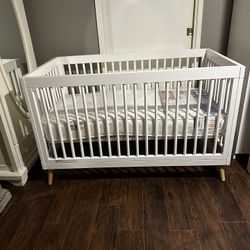 Baby Crib With Mattress 