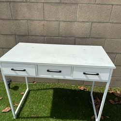 Desktop-Eggshell White