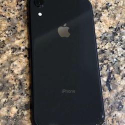 Apple iPhone XR 64gb At&t / Cricket Carriers 