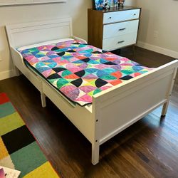 IKEA SUNDVIK White Expandable Kids Bed