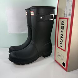 Hunter women’s original short rubber waterproof boots- black matte- size 8/ size 10