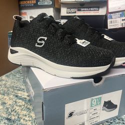 Skechers Men #9, 9.5,