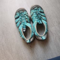 Big Kid Size 6 Keen Sandals 