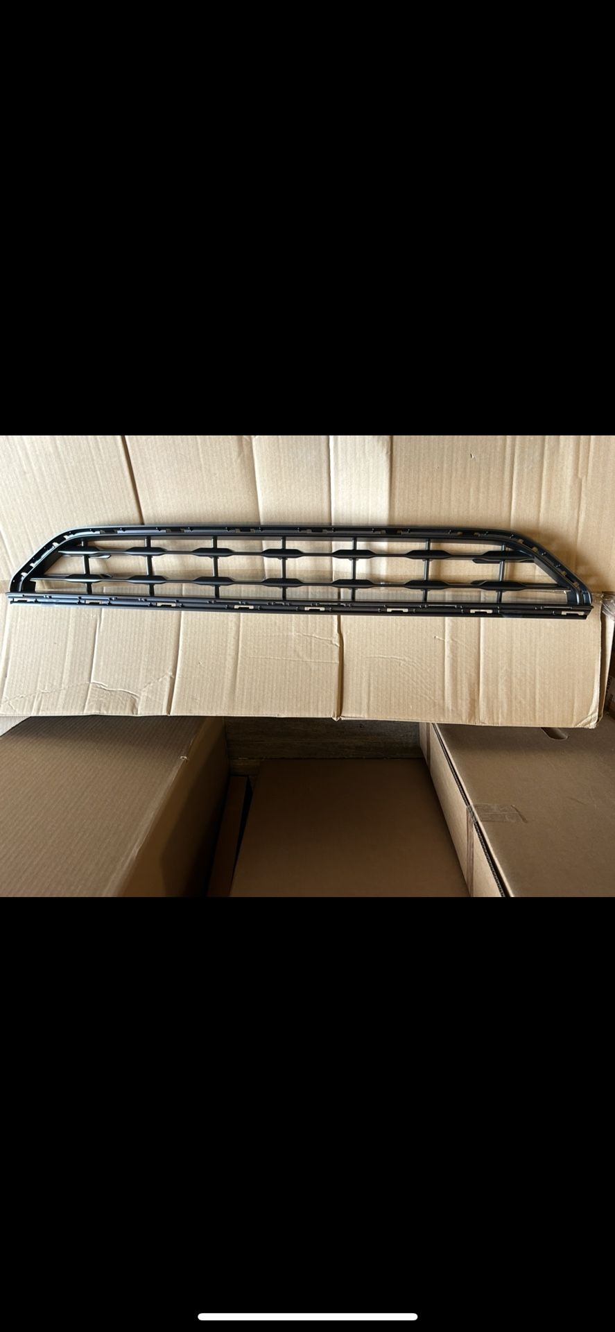 2016, 2017, 2018, 2019 Volvo XC90 SUV Lower Grill