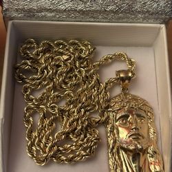 10k Gold Rope Chain & Jesus Pendant