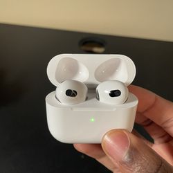 Air Pods 3rd Generation (Like New)
