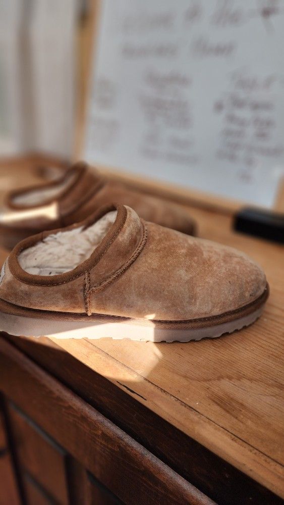 Ugg Slippers Size 8