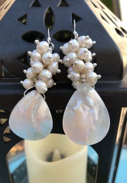 Mother pearl and fresh water pearls earrings