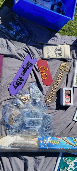 Ultimate Harry Potter Collection Bundle - Universal Studios Wand, Shakers, Decor & Bag
