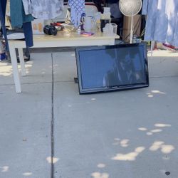Yard Sale 26687 Unión St Highland