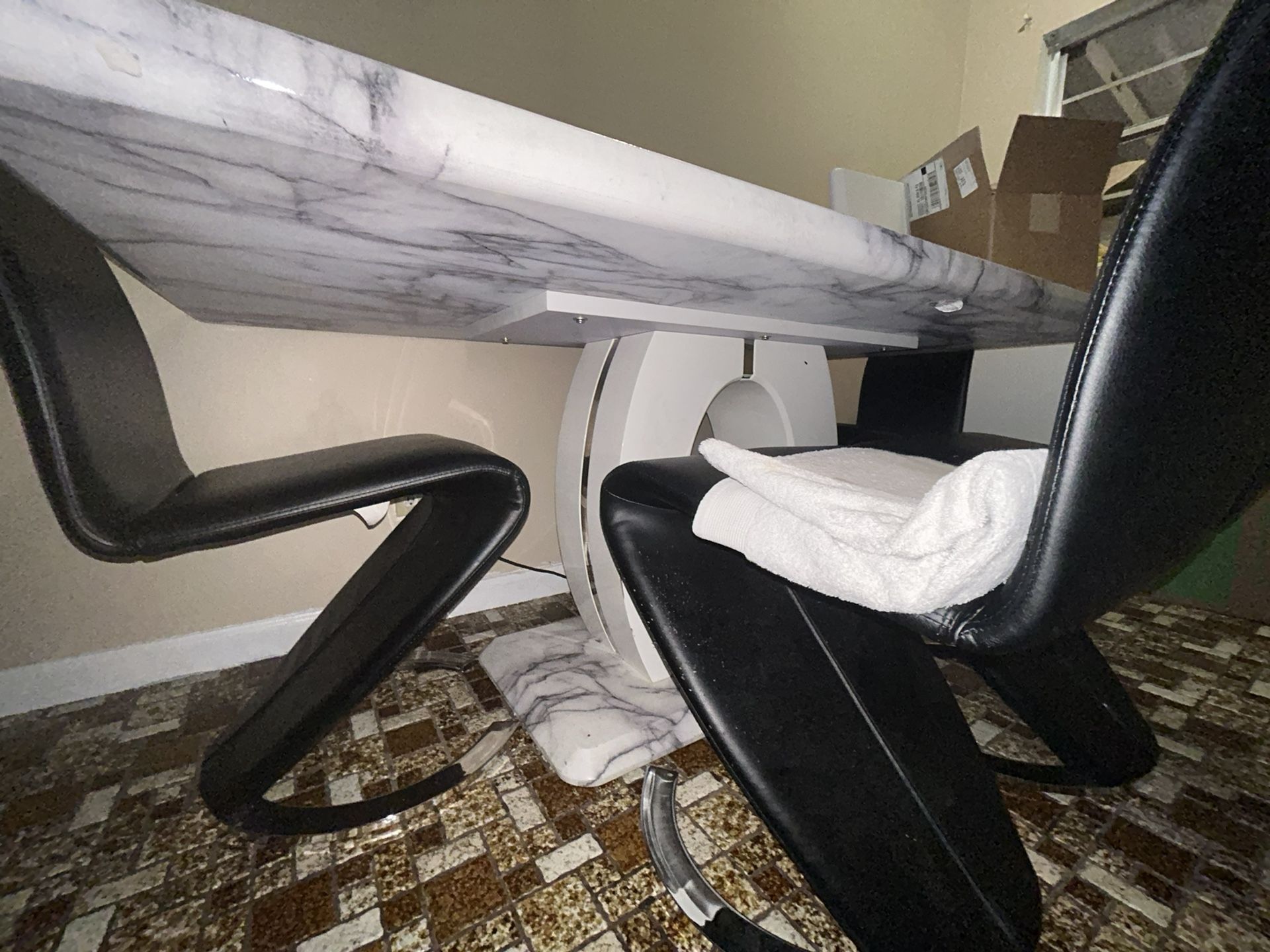 Modern Marble-Style Dining Table Set (Table + 4 Chairs) — Used