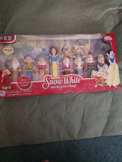 Snow White And Dwarfs Pez Set