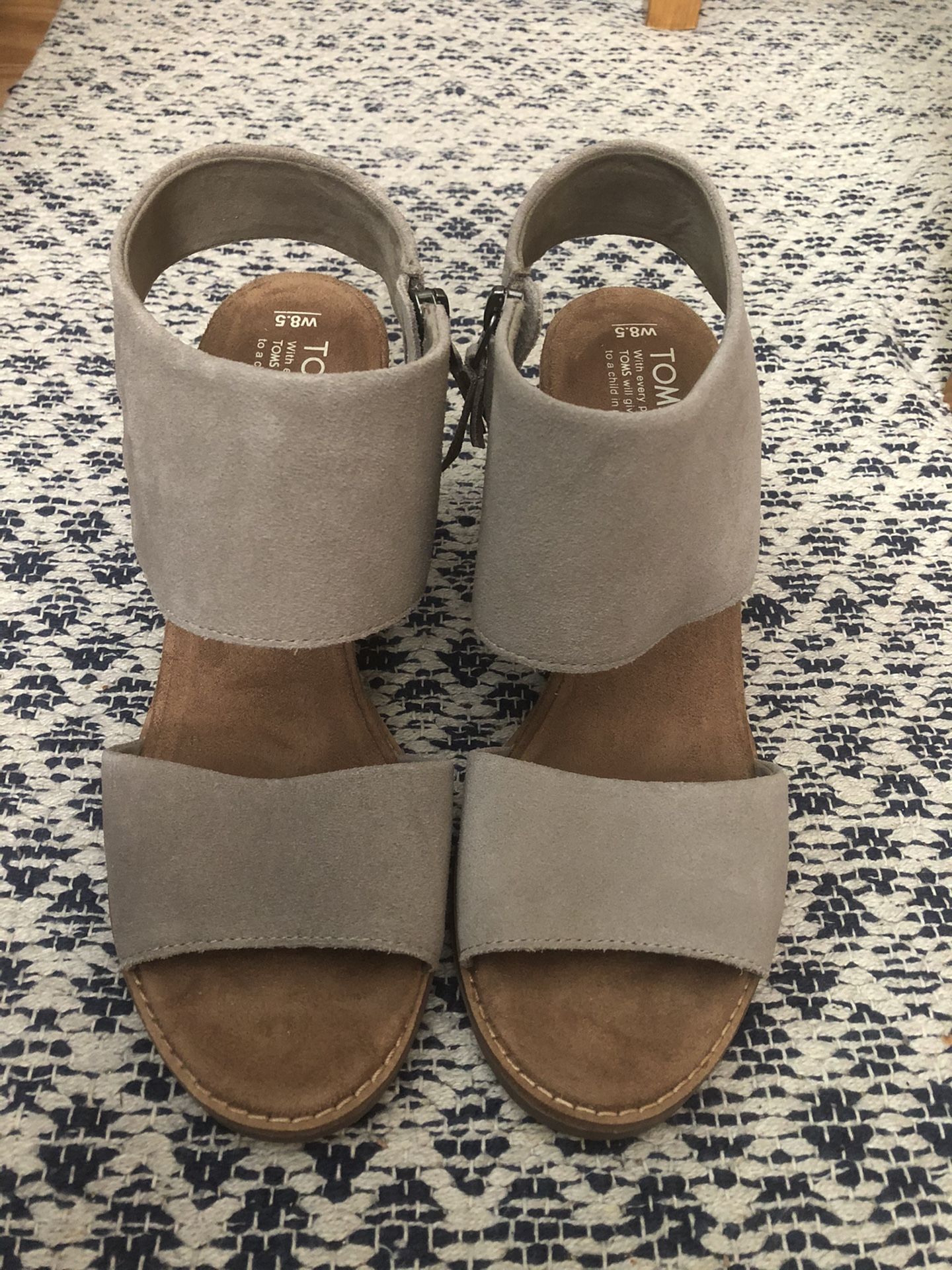 Size 8.5 TOMS Majorca heels (new)