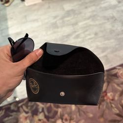 Ray ban case with sunglasses