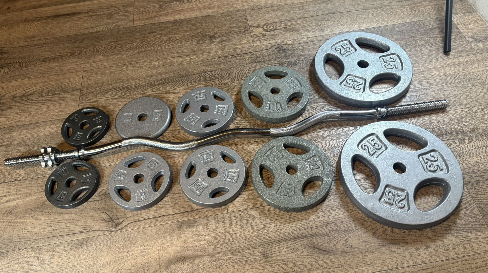 Standard NEW Curl Bar With CAP Cast Iron Plates  Total: 117 lbs