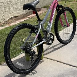 Nishiki Pueblo 24 in. Mountain Bike (Pink/Gray) like new ready 
