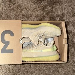 Yeezy size 6 men brand new