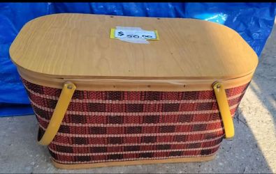 VTG 50s Primitive Rustic
Redmon Hawkeye Plaid
Handle Picnic Basket