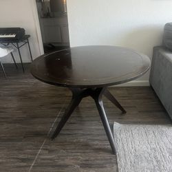 Round Dining Table 