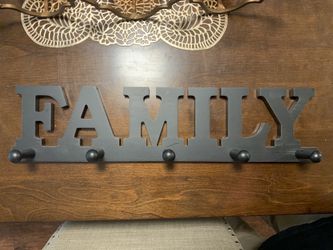 Brand New FAMILY Sign with Peg Holders