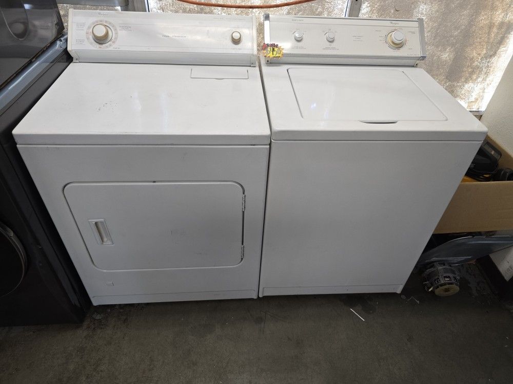 WHIRLPOOL TRADITIONAL TOP LOAD WASHER AND GAS DRYER