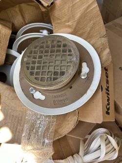 Floor Drain With Adjustable Round Strainer
