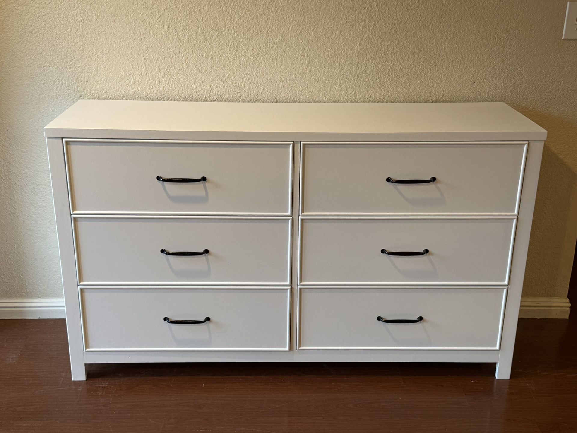 Dresser, with 6 drawers