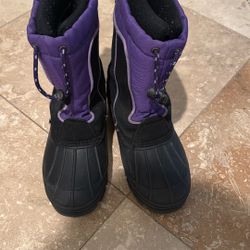 Size 3 Snow boots 
